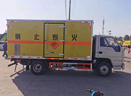 临洮爆破器材运输车工人安全操作规范与智能技术保障