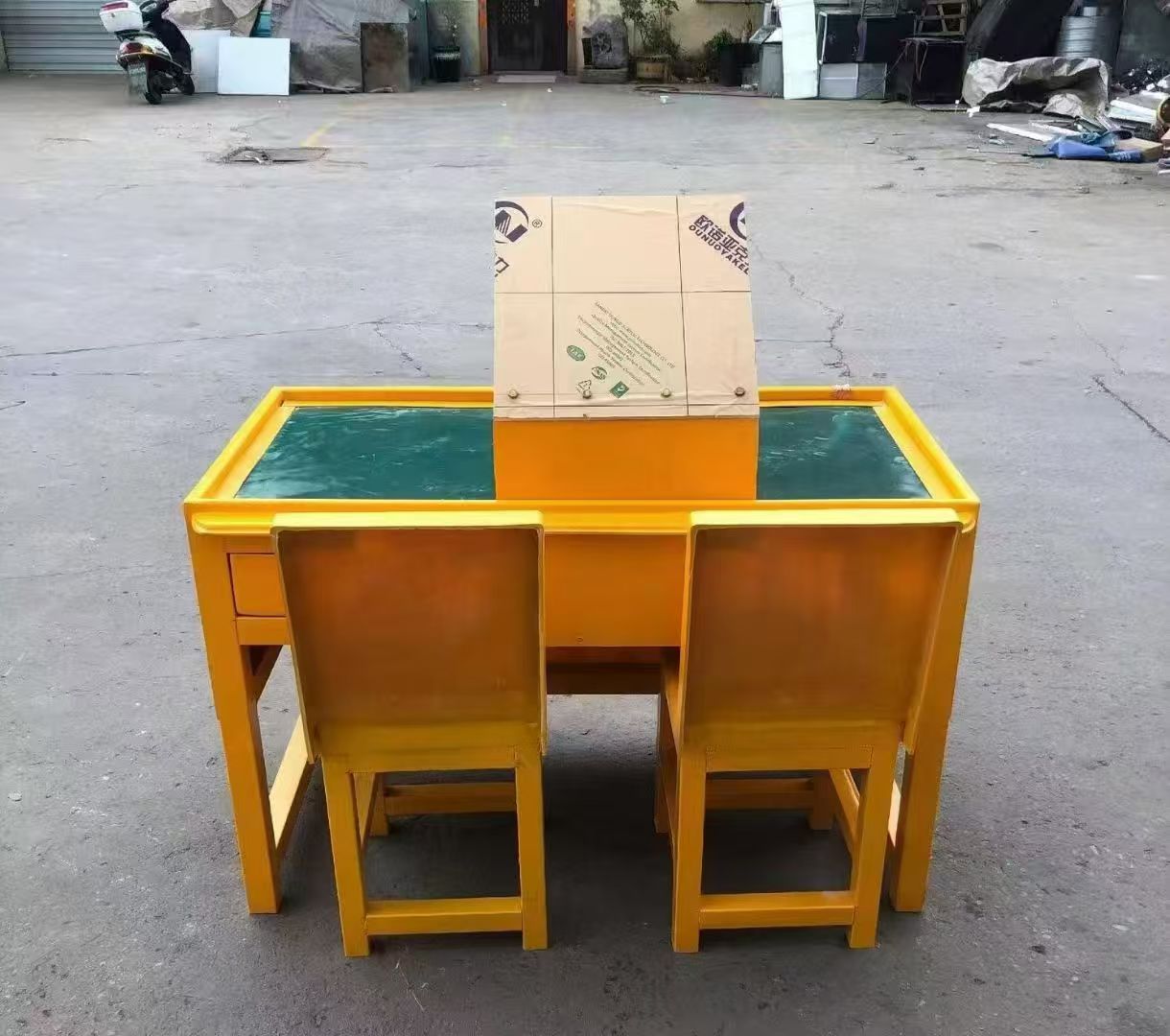 临洮防静电导通桌井下煤矿火工品发放桌：危险品流转的安全守护者